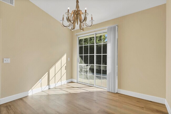 Building Photo - 43852 Vía Palma