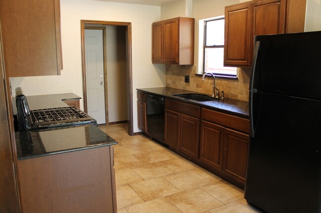 Building Photo - 2325 Apple Way