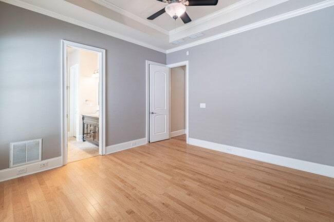 Building Photo - Stunning 4-bedroom, 3.5-bathroom home loca...