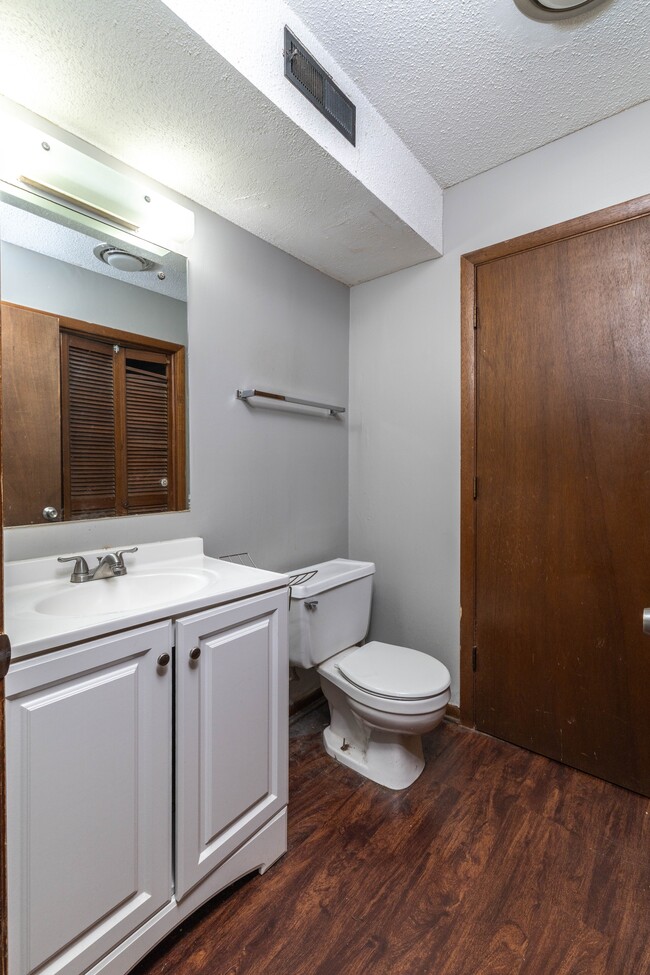 Building Photo - 9124 Woodpark Ln NW