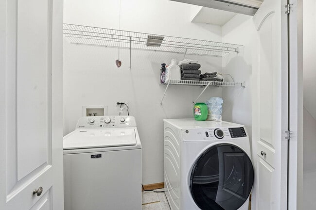 Building Photo - 657 N Carpenter St