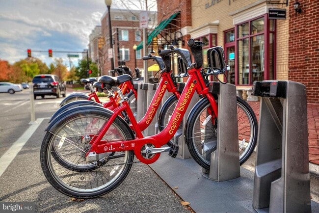 Building Photo - 705 Lyles Ln