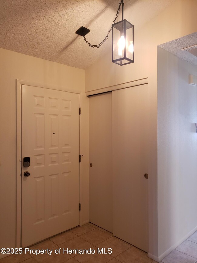 Building Photo - 7431 Flyway Dr