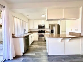 Building Photo - 615 Fredricks Ave