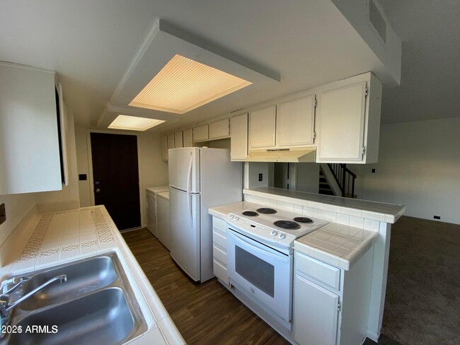 Building Photo - 4852 E Euclid Ave