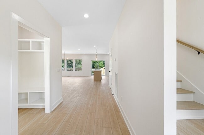 Building Photo - 1008 Fontaine Dr