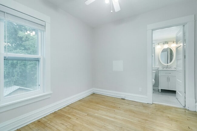 Building Photo - 2446 E Johnson St