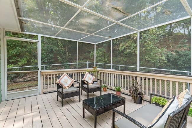 Building Photo - 27 Ridge Hill Ave