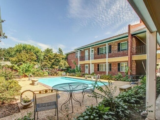 Building Photo - 2 Bed / 2 Bath Condo On Riverside!