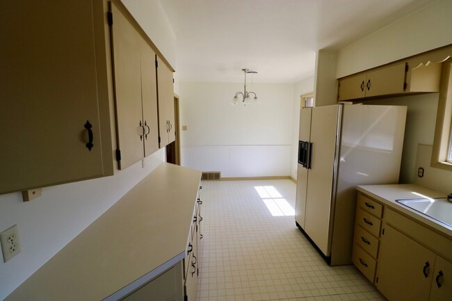 Building Photo - 105 E Xavier-
