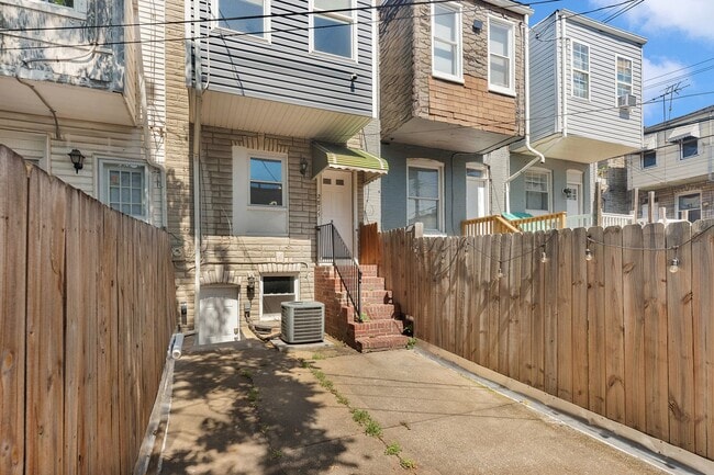 Building Photo - 2815 Orleans St