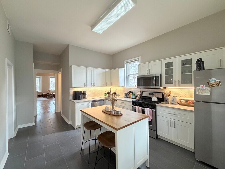 Building Photo - 3016 N Clifton Ave