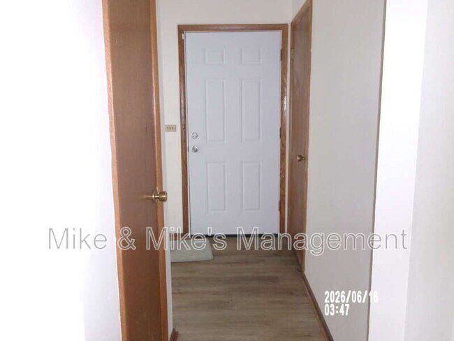 Building Photo - 18620 Midland Pl