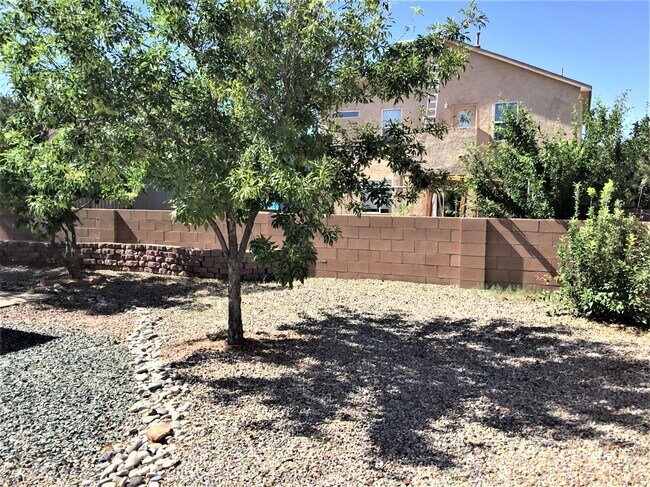 Building Photo - 500 Playful Meadows Dr NE