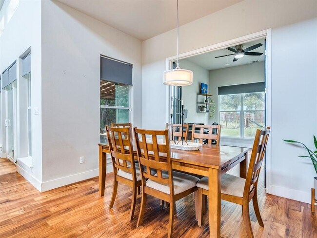 Building Photo - 17215 Oak Cliff Cir