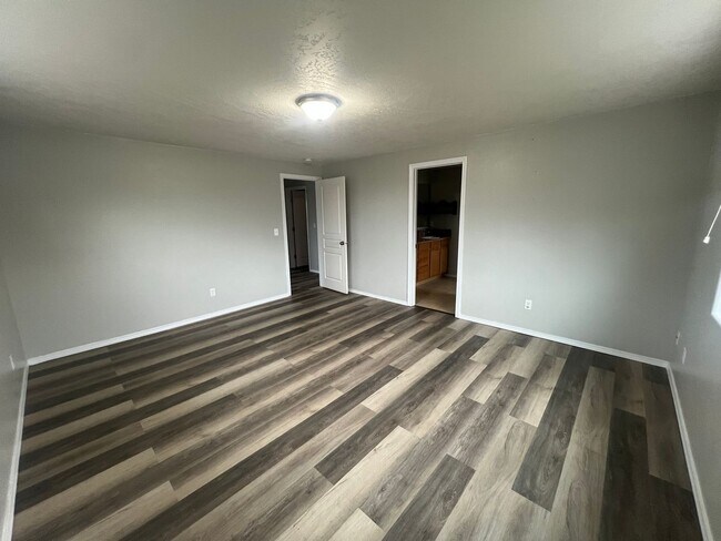 Building Photo - 3-Bed, 2.5-Bath Home Near Columbia Center ...