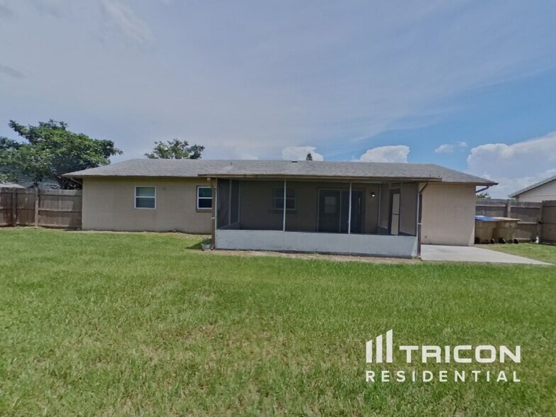 Building Photo - 152 Mante Dr