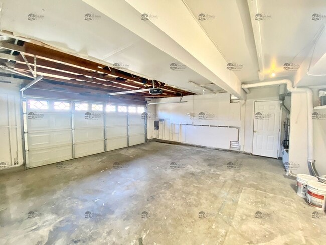Building Photo - Updated 3BD/2BA with Air Conditioning