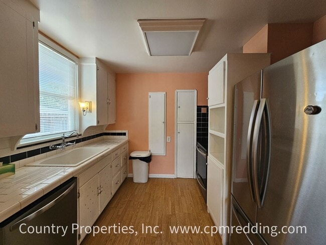 Building Photo - Charming Downtown House with Modern Amenit...