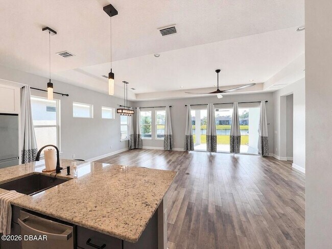 Building Photo - 6240 Woodhaven Village Dr