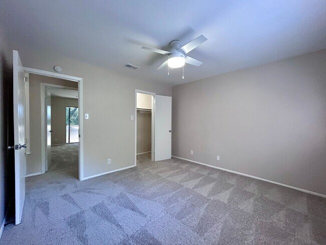 Building Photo - 1707 Waterloo Tr