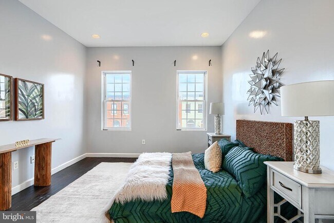 Building Photo - 112 East Ave