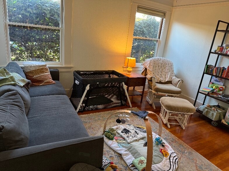 Building Photo - 588 S 15th St