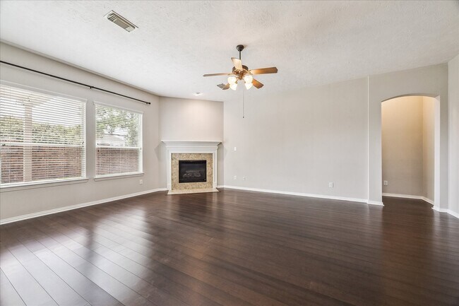 Building Photo - 2821 Chinaberry Park Ln