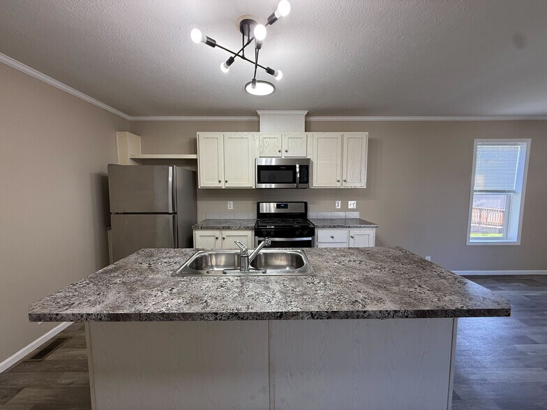 Building Photo - 12501 Apple Ln