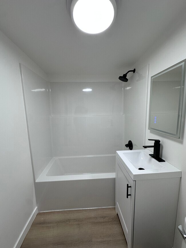 Building Photo - 1747 NE 147th St