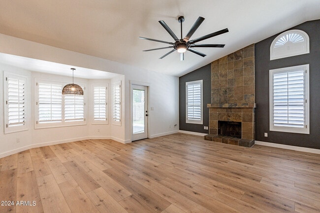 Building Photo - 1449 W Antiqua Dr