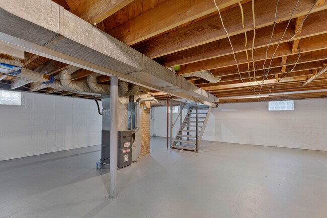 Building Photo - 1539 Weston Ave