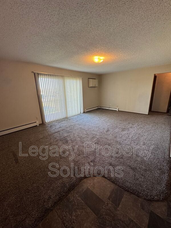 Building Photo - 305 E Expressway