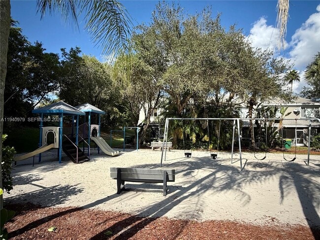 Building Photo - 7886 Dixie Beach Cir