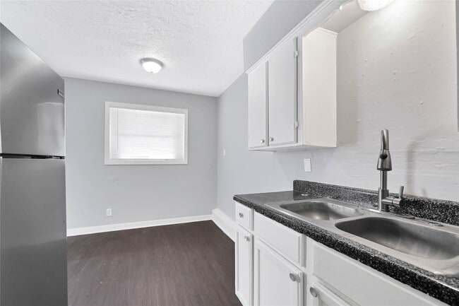 Building Photo - 5532 Eskridge St