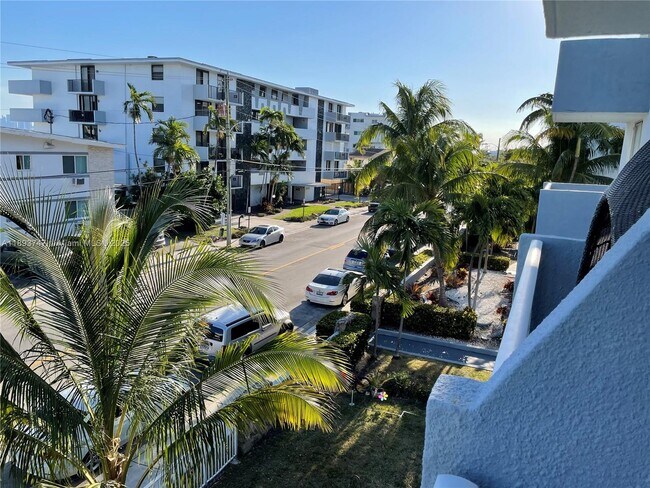 Building Photo - 1801 S Treasure Dr