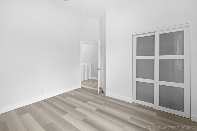 Building Photo - 88 N Lakeshore Dr