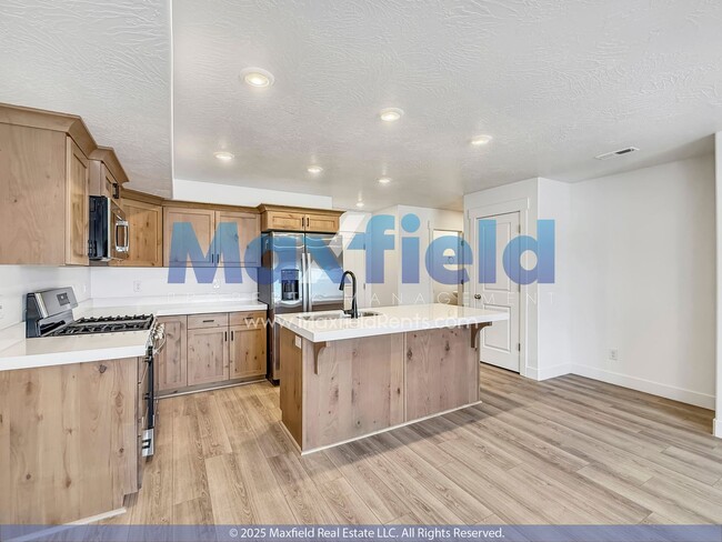 Building Photo - BRAND NEW END UNIT Town House 3BD 2.5BTH 2...