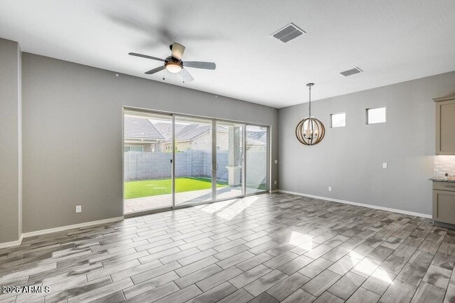 Building Photo - 2661 S Olympic Dr