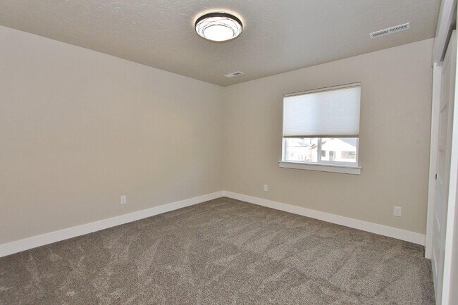 Building Photo - Immaculate North End Home