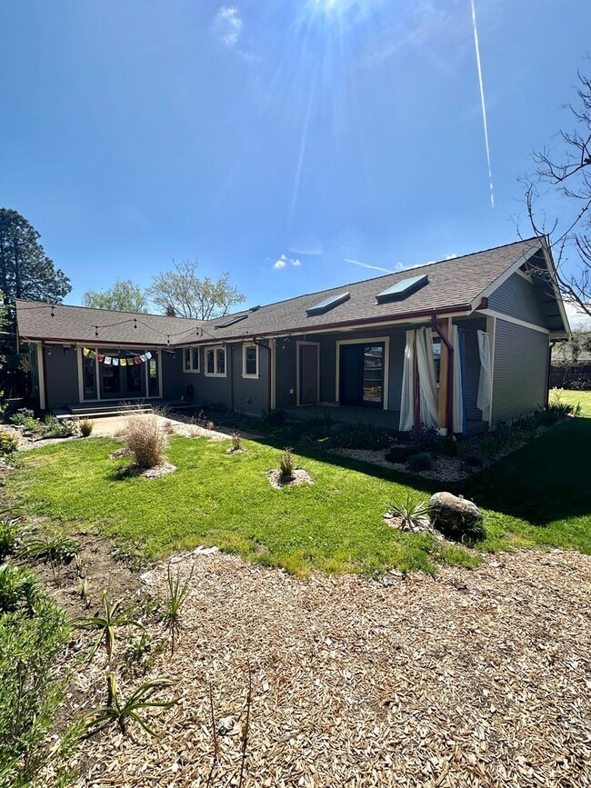 Building Photo - 3 Bedroom 2 Bath House