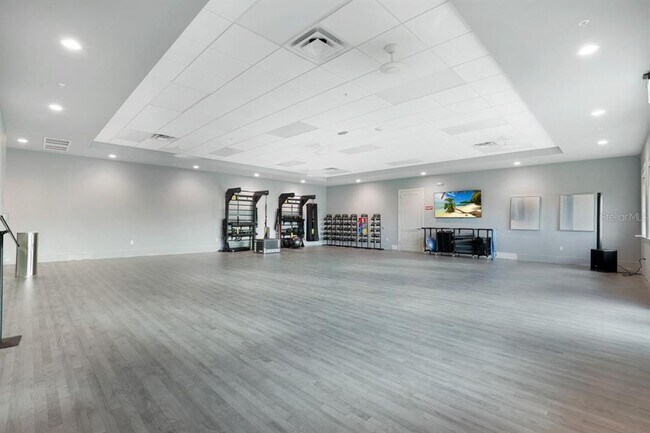 Building Photo - 350e E Marion Ave