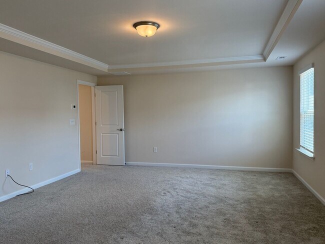 Building Photo - AMAZING LOCATION, Fantastic 3 Bed Home, In...