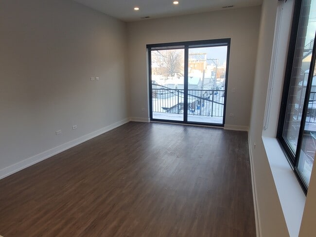 Building Photo - 1023 N Ashland Ave