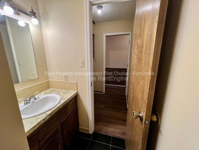 Building Photo - 1112 Tancred St