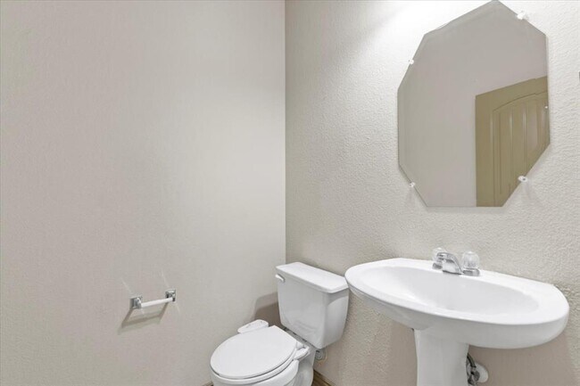 Building Photo - 1509 Greenside Dr