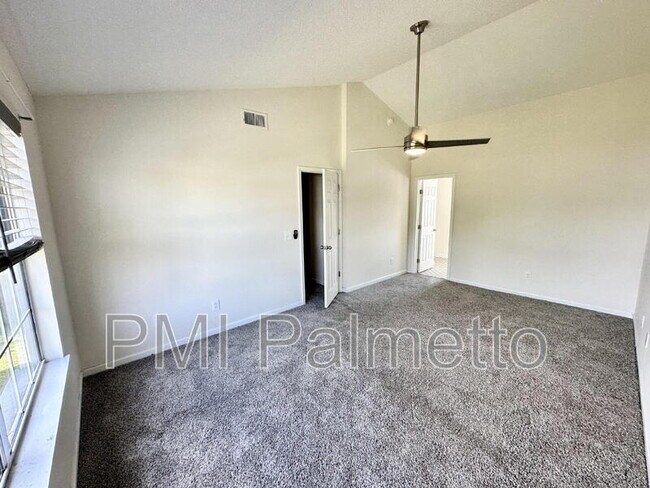 Building Photo - 227 Hardwood Dr