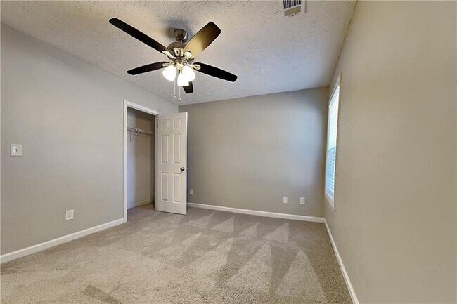 Building Photo - 917 Tucker Ln