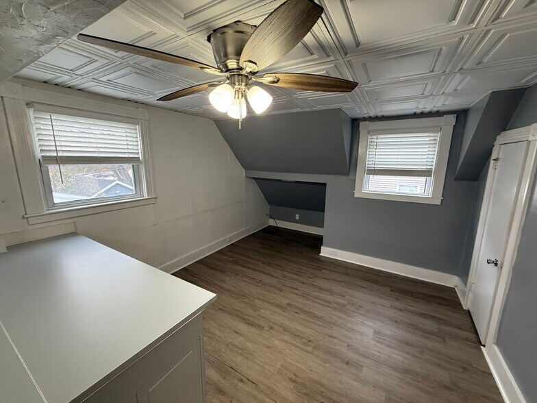 Building Photo - 11 Chadwick St