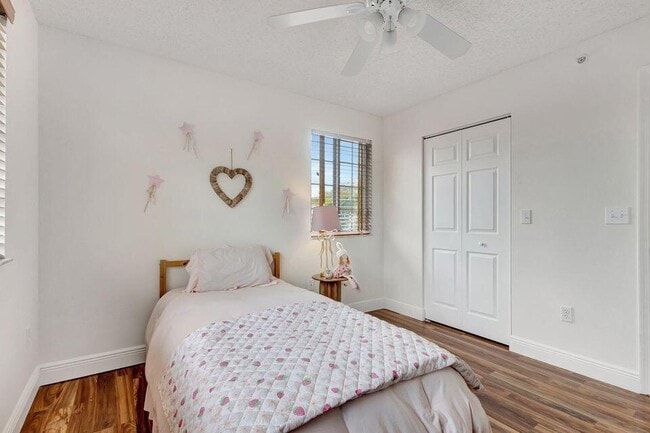 Building Photo - 1400 Crestwood Ct S